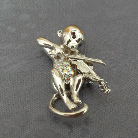 Silver Monkey playing Violin Brooch Pin with black & crystal rhinestone, fashion - Picture 5 of 8